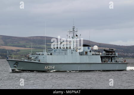 EML Sakala (M314), a Sandown-class minehunter operated by the Estonian Navy, passing Greenock at the start of Exercise Joint Warrior 17-2. Stock Photo