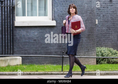 London, UK. 6th March, 2018. Claire Perry MP, Minister for Energy and Clean Growth at the Department of Business, Energy and Industrial Strategy, arrives at 10 Downing Street for a Cabinet meeting. Credit: Mark Kerrison/Alamy Live News Stock Photo