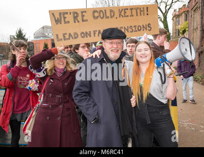 Sheffield, UK, 6th March 2018.  University of Sheffield Vice-Chancellor Sir Keith Burnett with students and staff on strike over proposed pension reform, outside the university's Firth Court. Sir Keith is on his way to a meeting in Sheffield with local representatives of the Universities and Colleges Union (UCU), while the students are celebrating Sir Keith's return to the university. Credit: Richard Bradford/Alamy Live News Stock Photo