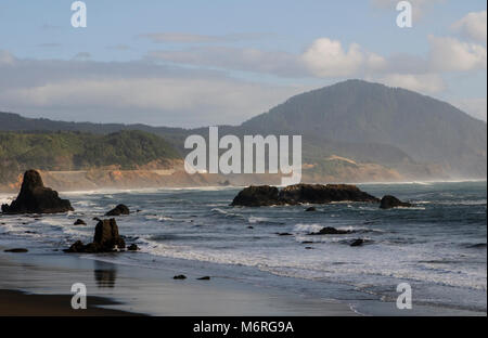 Port Orford, Oregon.   Battle Rock city park. Wayfinding Point. Scenic view of the Pacific Ocean at sunset. Stock Photo
