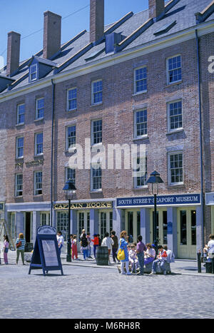 1987 HISTORICAL SCHERMERHORN ROW SOUTH STREET SEAPORT DOWNTOWN MANHATTAN NEW YORK CITY USA Stock Photo