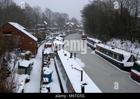 The Saltisford Arm in winter, Grand Union Canal, Warwick, UK Stock Photo