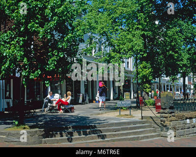 AB-21B1A-4 - The Pantiles, Tunbridge Wells, Kent Stock Photo