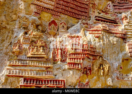 Rock carvings on the ceiling at Kaw-goon cave, also known as Kawgun Cave Temple or Cave of the Ten Thousand Buddhas Stock Photo