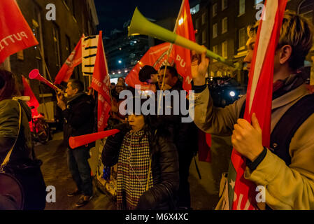 March 6, 2018 - London, UK. 6th March 2018. Outsourced workers, including cleaners, security officers, receptionists, porters and gardeners who keep the university running smoothly protest noisily outside University of London Vice Chancellor Sir Adrian Smith's graduation dinner, calling on the university to employ them directly, for an end to zero hours contracts and to implement promised pay rises. Currently they are employed by contractors under worse holiday entitlements, sick pay, pensions and paternal leave than university employees, and are often subjected to discrimination, bullying and Stock Photo