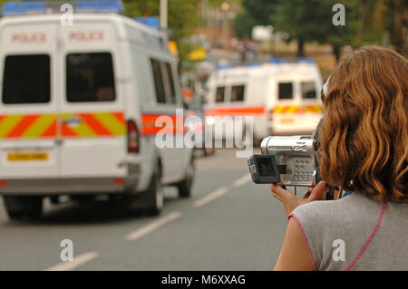 Member of the public filming on camcorder during police seige on a house South London related to the London July 2006 terrorist bombings. 23/7/06 Stock Photo