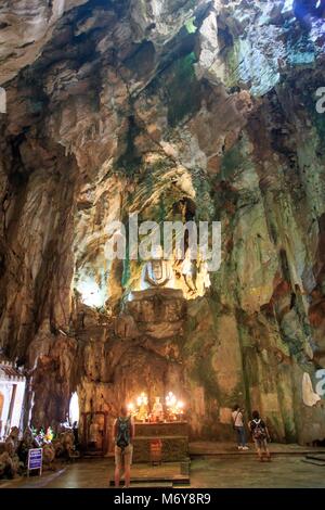 A Shakyamuni Buddha statue towers over the Huyen Khong Cave on Nhuyen Son Mountain, Da Nang, Vietnam Stock Photo