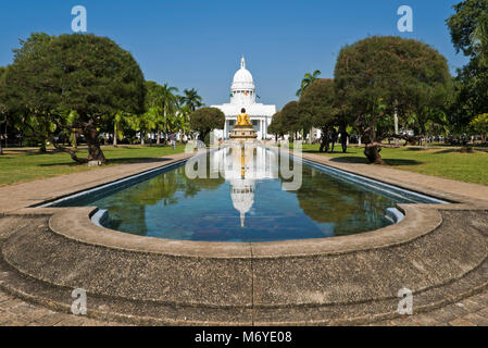 Horizontal view of the Colombo Town Hall and the Buddha statue at Viharamahadevi Park, Colombo Sri Lanka. Stock Photo