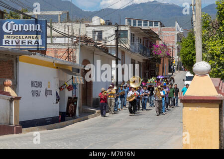 Teotitlan del Valle, Oaxaca, Mexico - A funeral procession in a small Zapotec village. Stock Photo