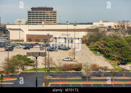 Exterior of Woodfield Mall in Schaumburg Stock Photo - Alamy