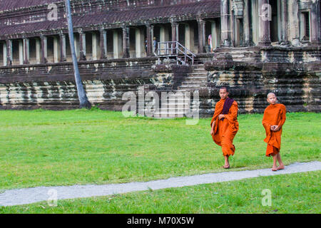 Budhist monks at the Angkor Wat Temple in Siem Reap Cambodia Stock Photo