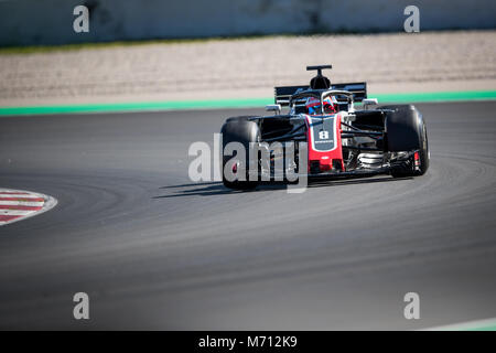 Haas F1 Team VF-18 Ferrari, mechanics at work during the 2018