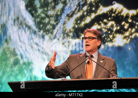 Houston, USA. 7th Mar, 2018. U.S. Energy Secretary Rick Perry delivers a speech at the CERAWeek meeting in Houston, Texas, the United States, on March 7, 2018. The United States is embracing 'new energy realism' with the help of industrial innovation and technological improvement, Rick Perry said in Houston on Wednesday. Credit: Liu Liwei/Xinhua/Alamy Live News Stock Photo