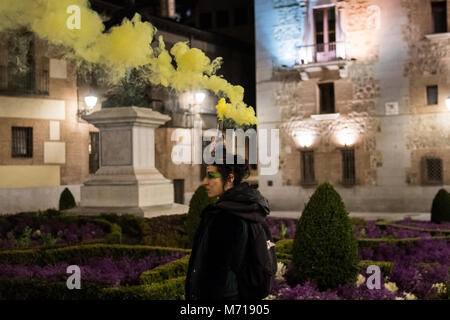 Madrid, Spain. 7th March, 2018. A woman protesting calling for a women's strike and demanding equality as the International Women's Day will start, in Madrid, Spain. Credit: Marcos del Mazo/Alamy Live News Stock Photo
