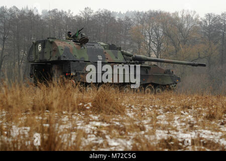 German soldiers with 2nd Platoon, 4th Battery, 131st Artillery Battalion carry out a fire mission with self propelled howitzers as part of exercise Dynamic Front 18 at the 7th Army Training Command's Grafenwoehr training area, Germany, March 07, 2018. Exercise Dynamic Front 18 includes approximately 3,700 participants from 26 nations at the U.S. Army’s Grafenwoehr Training Area (Germany), Feb. 23-March 10, 2018. Dynamic Front is an annual U.S. Army Europe (USAREUR) exercise focused on the interoperability of U.S. Army, joint service and allied nation artillery and fire support in a multination Stock Photo