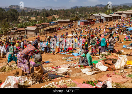 The Famous Saturday Market At The Dorze Village Of Chencha, High Up In The Guge Mountains, Gamo Gofa Zone, Ethiopia Stock Photo