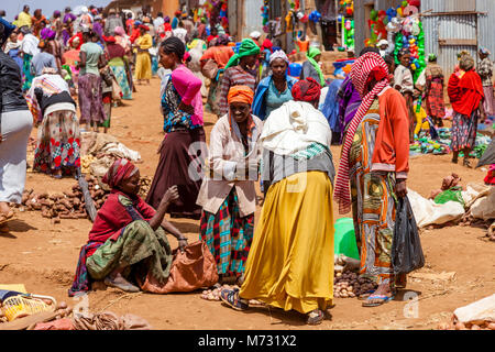 The Famous Saturday Market At The Dorze Village Of Chencha, High Up In The Guge Mountains, Gamo Gofa Zone, Ethiopia Stock Photo