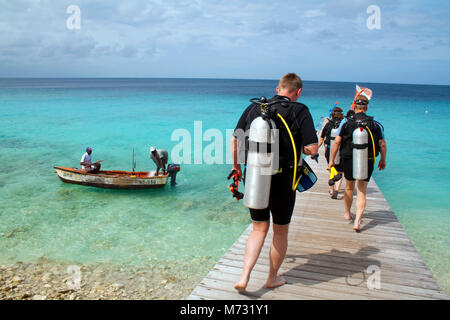 Scuba diver walking on jetty at beach Playa Kalki, Curacao, Netherlands Antilles, Caribbean, Caribbean sea Stock Photo