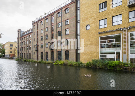 Section of the Regent's Canal, a branch of the Grand Union Canal, looking east from between York Way and Caledonian Road, London, UK. Stock Photo