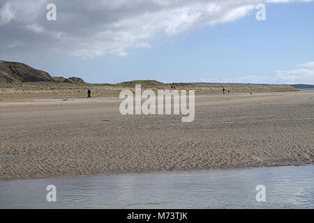 Rosscarbery, Cork, Ireland. 8th March, 2018. The sun finaly shines after all the snow, giving a beautiful morning on the Warren at Rosscarbery  for people to walk their dogs on the beach. Credit: aphperspective/ Alamy Live News Stock Photo