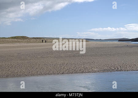Rosscarbery, Cork, Ireland. 8th March, 2018. The sun finaly shines after all the snow, giving a beautiful morning on the Warren at Rosscarbery  for people to walk their dogs on the beach. Credit: aphperspective/ Alamy Live News Stock Photo