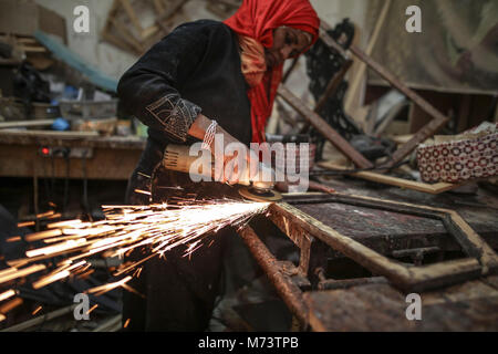 40-year-old Palestinian carpenter Amal Regaeg sands a frame on the 2018 International Women's Day at her workshop in al-Nuseirat refugee camp, Gaza Strip, 08 March 2018. Photo: Wissam Nassar/dpa Stock Photo