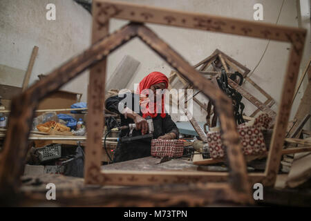 40-year-old Palestinian carpenter Amal Regaeg drills holes on a wooden box on the 2018 International Women's Day at her workshop in al-Nuseirat refugee camp, Gaza Strip, 08 March 2018. Photo: Wissam Nassar/dpa Stock Photo