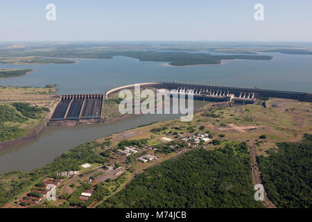 Itaipu hydroelectric power plant built by Paraguay & Brazil on Prana river 2nd largest in world, UN Climate change partner, 1 of Seven modern wonders Stock Photo