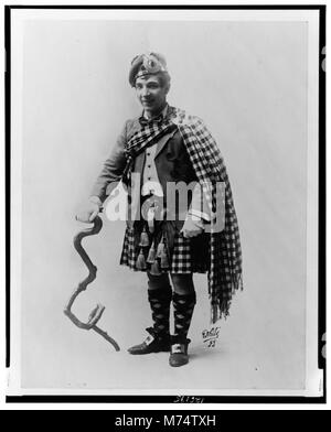 Harry Lauder, full-length portrait, in costume, standing, facing front) - E. White, N.Y LCCN00650481 Stock Photo