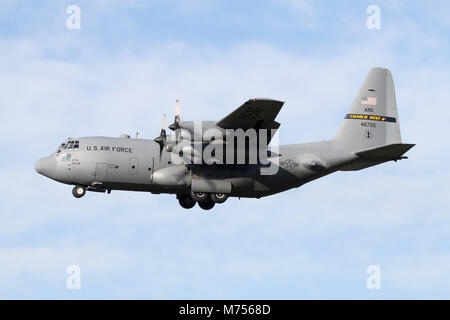 Lockheed C-130H from the 130th Airlift Wing of the West Virginian Air Nation Guard on approach into RAF Mildenhall. Stock Photo