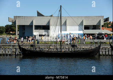 Fullscale navigable reconstruction of Viking ship and Vikingeskibsmuseet (Viking Ship Museum) established in 1969 as a permanent exhibition of five or Stock Photo