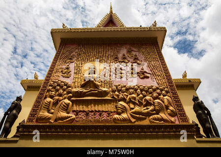 Ounalom pagoda is a wat located on Sisowath Quay in Phnom Penh, Cambodia, near the Royal Palace of Cambodia. Stock Photo
