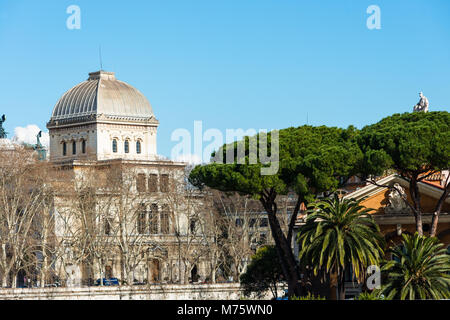 The Great Synagogue of Rome (Tempio Maggiore di Roma) in the Jewish Quarter opposite Tiber Island, is the largest synagogue in Rome. Lazio, Italy Stock Photo