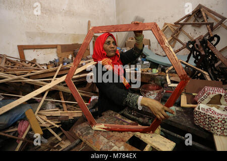 Nusairat, Gaza Strip. 8th Mar, 2018. AMEL ABU RGAYEG, a 40 year old Palestinian refugee carpenter, works in her small carpentry workshop, at al-Nusairat refugee camp. Amel was married to a man from the Arab citizens of Israel. Amel got a divorce after she visited her family in Gaza Strip with her daughter in 1998 and were prevented from returning by the Israeli army. Credit: Ashraf Amra/APA Images/ZUMA Wire/Alamy Live News Stock Photo