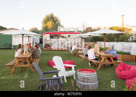 Portable burger bar, Aranui Road, Mapua, Tasman District, New Zealand Stock Photo