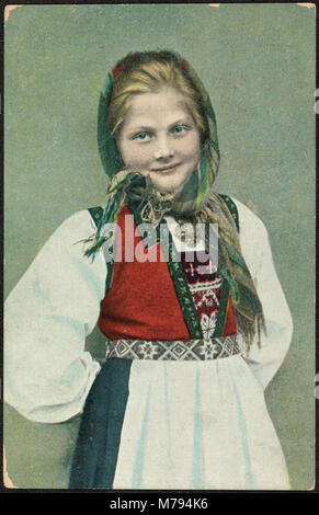 Ung jente i bunad fotografert av Solveig Lund (26655900379) Stock Photo