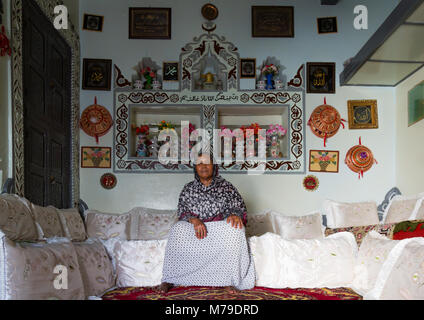 Ethiopian woman inside her decorated harari house, Harari region, Harar, Ethiopia Stock Photo