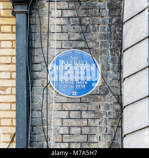 English Heritage blue plague of where the famous Film Director, Sir Alfred Hitchcock, 1899 - 1980 in a flat in Kensington, London, UK Stock Photo
