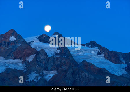 Austria, Tyrol, Ötztal, Obergurgl, partial lunar eclipse in the Ötztaler alps Stock Photo