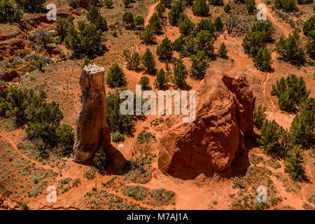 View of the valley from Kodachrome State Park. Rock wall on the left ...