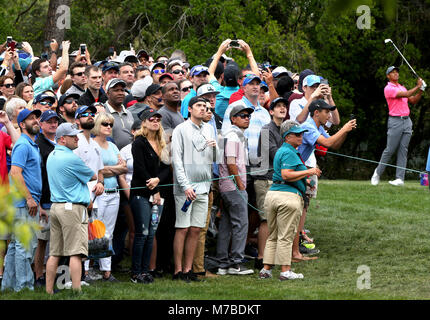 Palm Harbor, Florida, USA. 10th Mar, 2018. DOUGLAS R. CLIFFORD | Times.Tiger Woods drives from the 4th tee while playing the Copperhead Course on Saturday (3/10/18) during the third round of the Valspar Championship at the Innisbrook Golf and Spa Resort in Palm Harbor. Credit: Douglas R. Clifford/Tampa Bay Times/ZUMA Wire/Alamy Live News Stock Photo