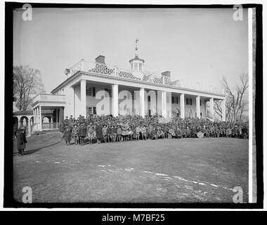 Boy Scouts at Mt. Vernon, (Virginia) LCCN2016824301 Stock Photo