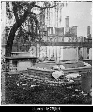 Charleston, South Carolina. The bombarded graveyard of the Circular Church LOC cwpb.02367 Stock Photo