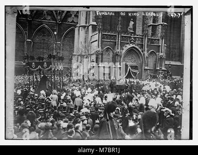 Crowd outside church allowing funeral cortege of King Leopold to pass, Belgium LCCN2014684461 Stock Photo
