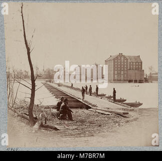 Pontoon bridges across James River LCCN2014645922 Stock Photo