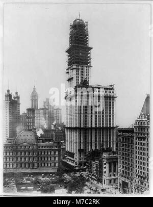 Bird's-eye views of Woolworth Bldg. under construction, New York City - June 22, 1912 LCCN2002705857 Stock Photo