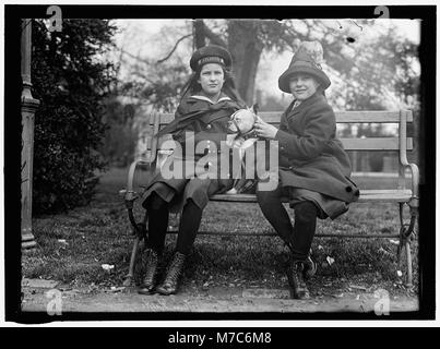 NAGEL, DOROTHY. DAUGHTER OF CHARLES NAGEL. LEFT, WITH BEATRICE PITNEY LCCN2016864474 Stock Photo