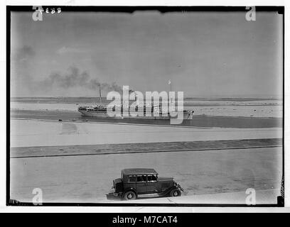 Egypt. Ismailia. Ship passing through the canal. Taken from monum(ent) terrace, closer LOC matpc.03809 Stock Photo