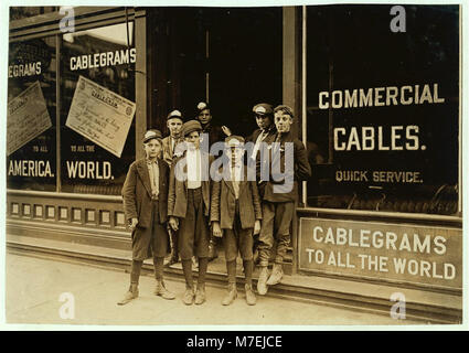 Postal Telegraph Messengers, Indianapolis, (Indiana has no age limit for mes'grs.) LOC cph.3a46551 Stock Photo