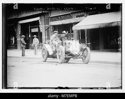 Reginald Vanderbilt, in auto, Newport LCCN2014684079 Stock Photo